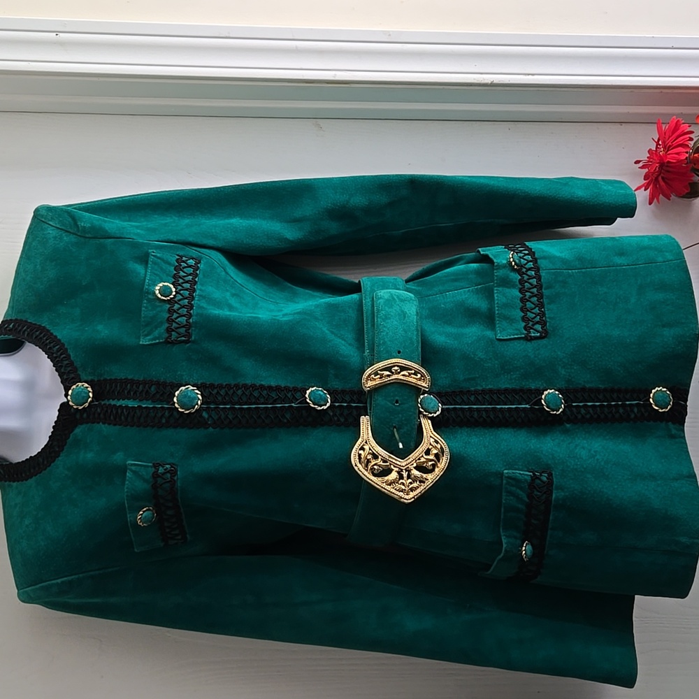⭐️ Host Pick ⭐️Danier Leather |  Suede Green Belted Skirt Set - Picture 7 of 14